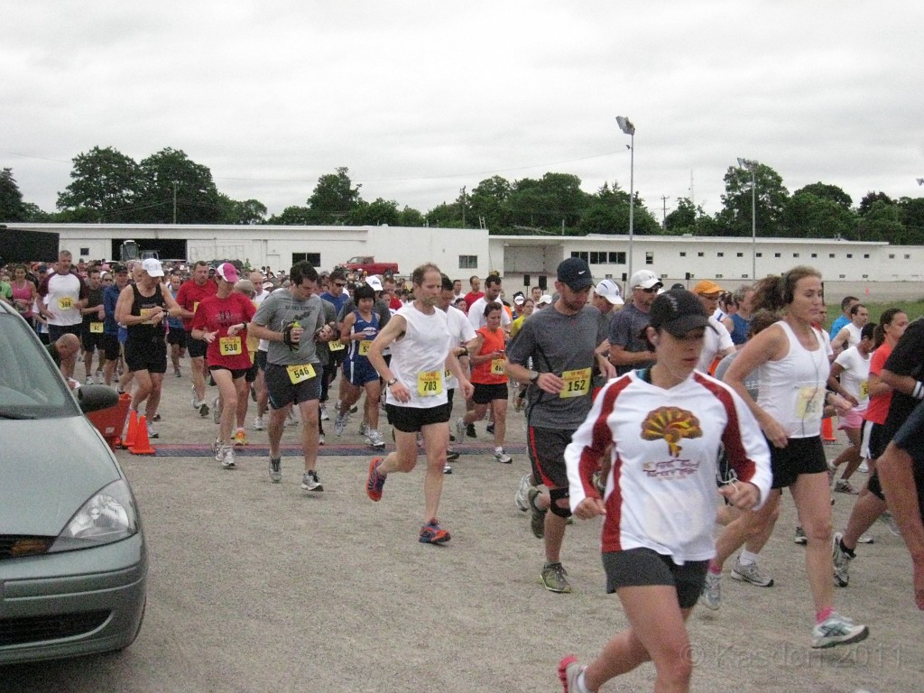 Solstice Run 2011 10M 012.JPG - The 2011 Solstice 10 Mile race in Northville Michigan. Once around the horse race track then through the neighbourhoods. Finish in the park downtown.